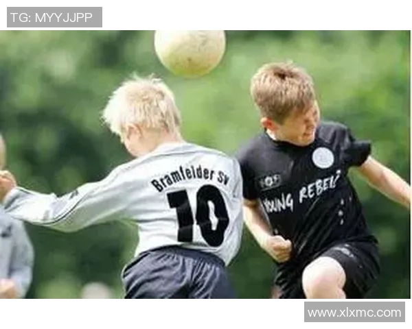 足球正面头顶球技巧教学方案与训练方法探讨